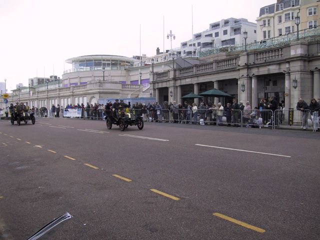 Cars arriving at Marine Parade